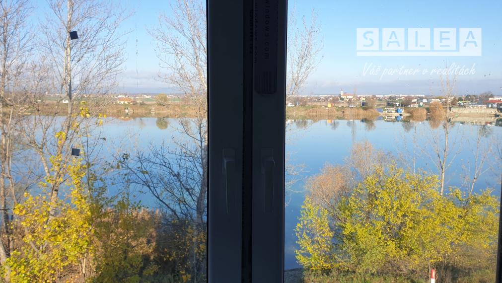 Skolaudovaný 5 izbový rodinný dom, pri jazere, Veľký Biel