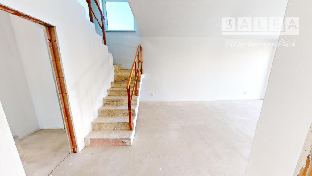 Skolaudovaný 5 izbový rodinný dom, pri jazere, Veľký Biel