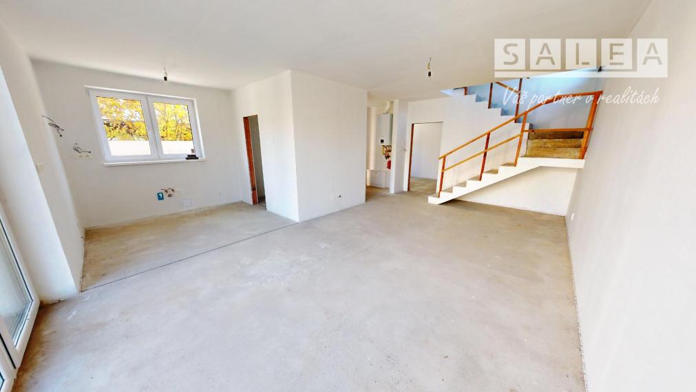 Skolaudovaný 5 izbový rodinný dom, pri jazere, Veľký Biel