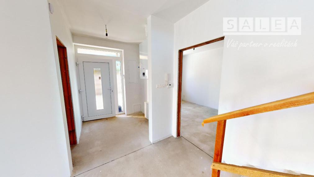 Skolaudovaný 5 izbový rodinný dom, pri jazere, Veľký Biel