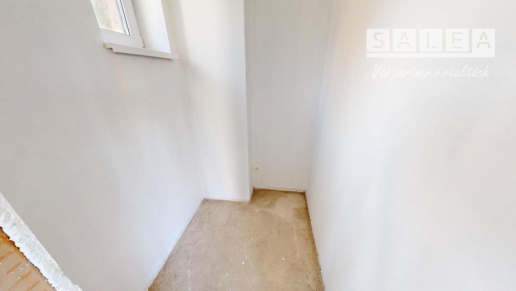 Skolaudovaný 5 izbový rodinný dom, pri jazere, Veľký Biel