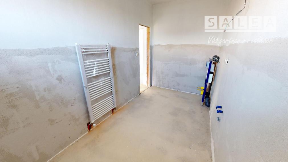 Skolaudovaný 5 izbový rodinný dom, pri jazere, Veľký Biel