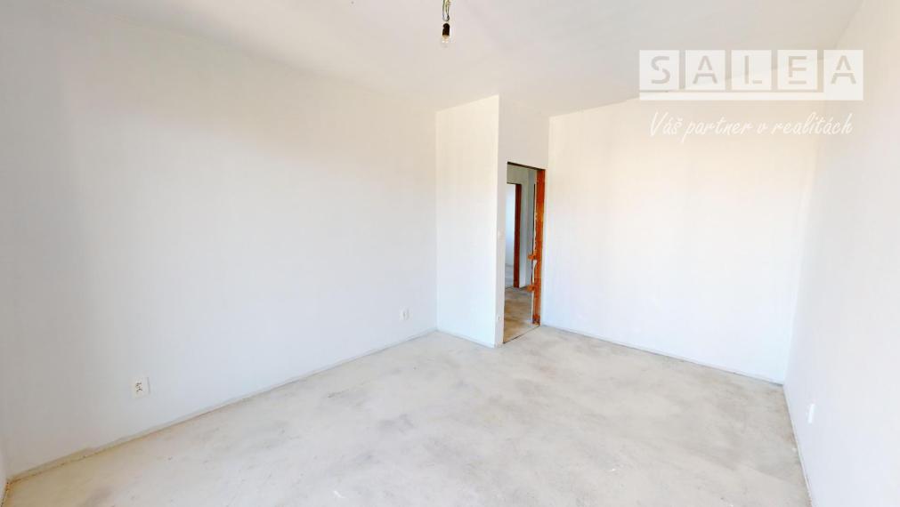 Skolaudovaný 5 izbový rodinný dom, pri jazere, Veľký Biel