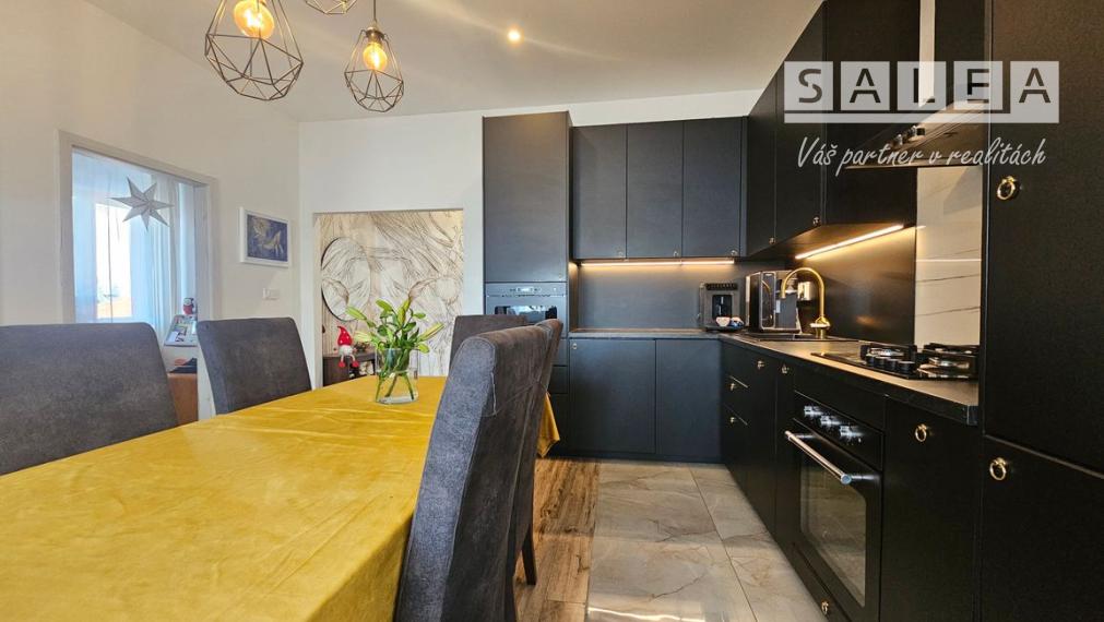 3i byt 114m2, vynikajúca poloha, dve kúpeľne, Sládkovičovo