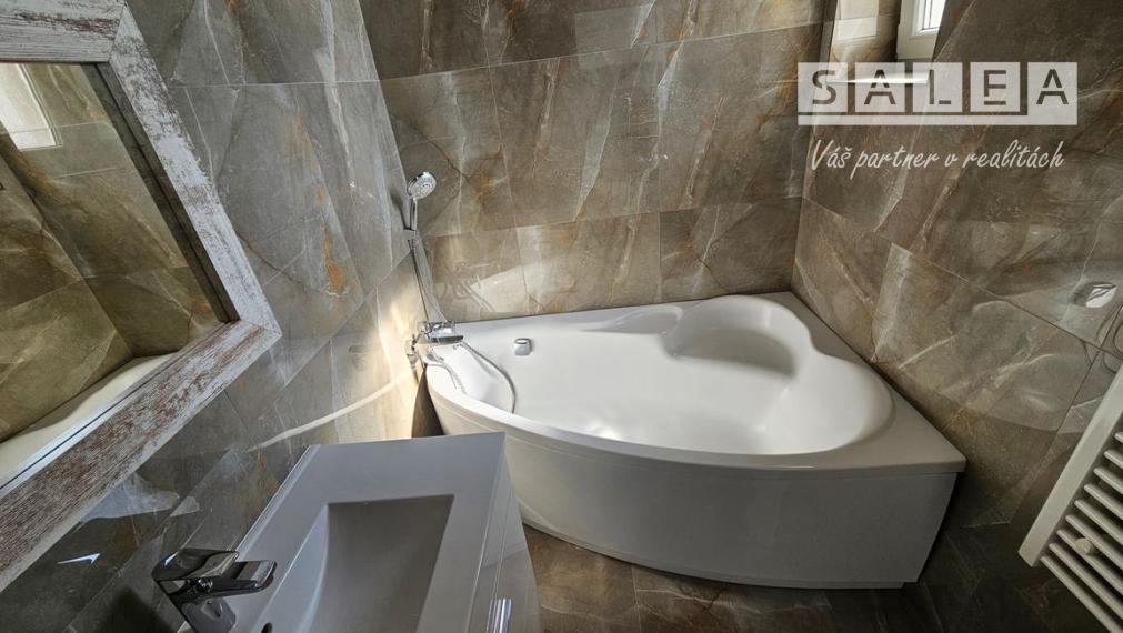 3i byt 114m2, vynikajúca poloha, dve kúpeľne, Sládkovičovo