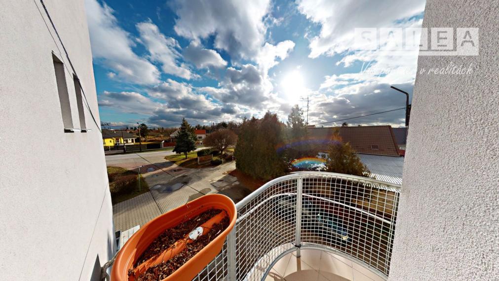 3i byt 114m2, vynikajúca poloha, dve kúpeľne, Sládkovičovo