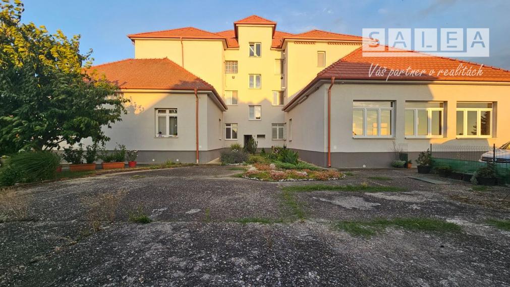 3i byt 114m2, vynikajúca poloha, dve kúpeľne, Sládkovičovo