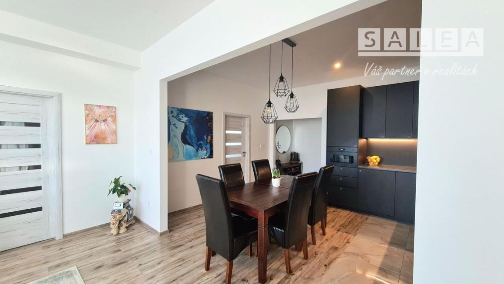 3i byt 114m2, vynikajúca poloha, dve kúpeľne, Sládkovičovo