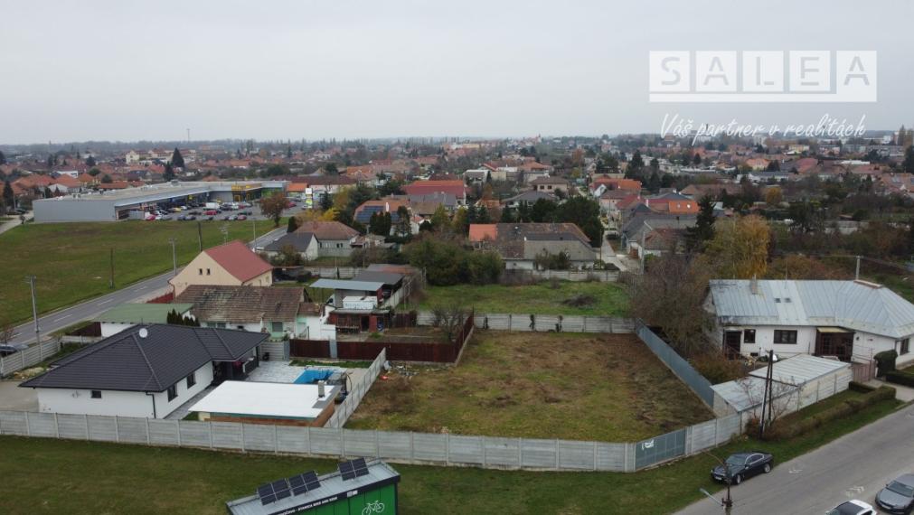 Stavebný pozemok v Sládkovičove 918m2