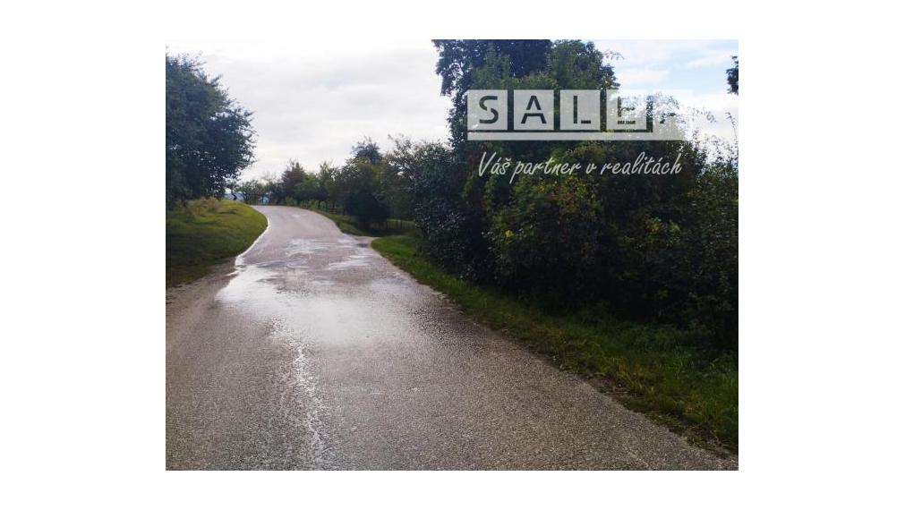 Stavebný pozemok o výmere 1714m2 v obci Papraď