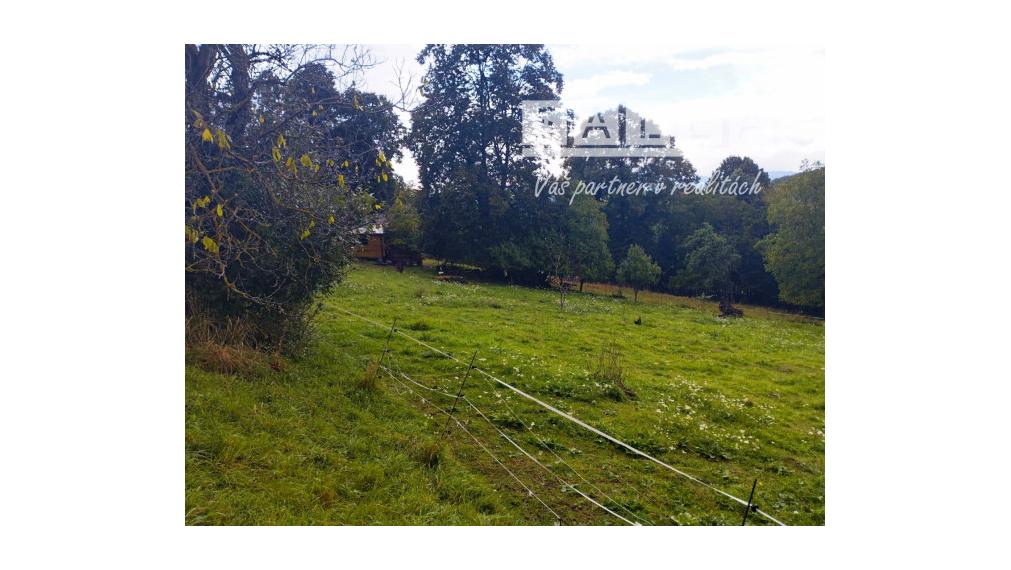 Stavebný pozemok o výmere 1714m2 v obci Papraď