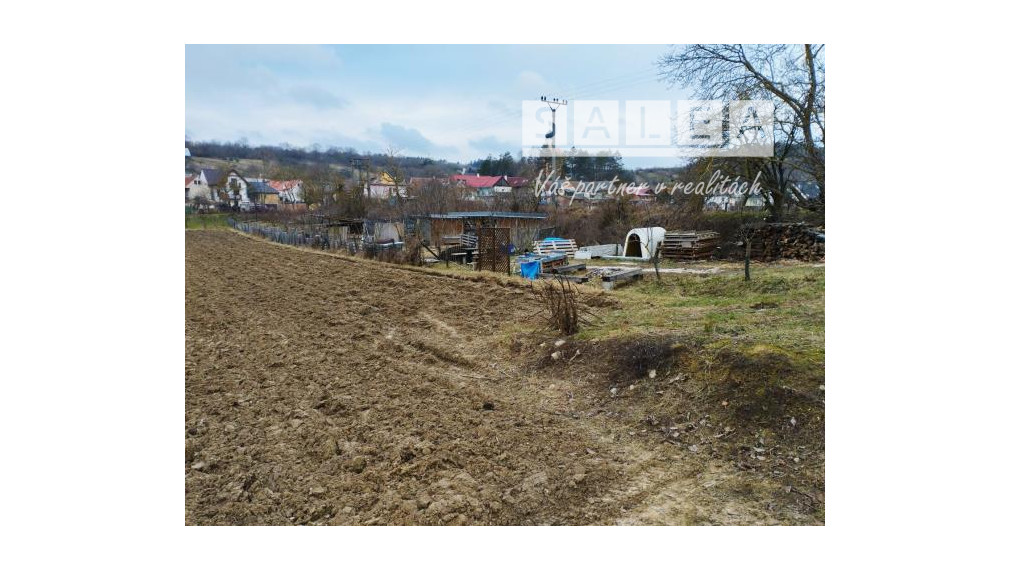 Rekreačný pozemok v obci Chtelnica o výmere 1140m2.