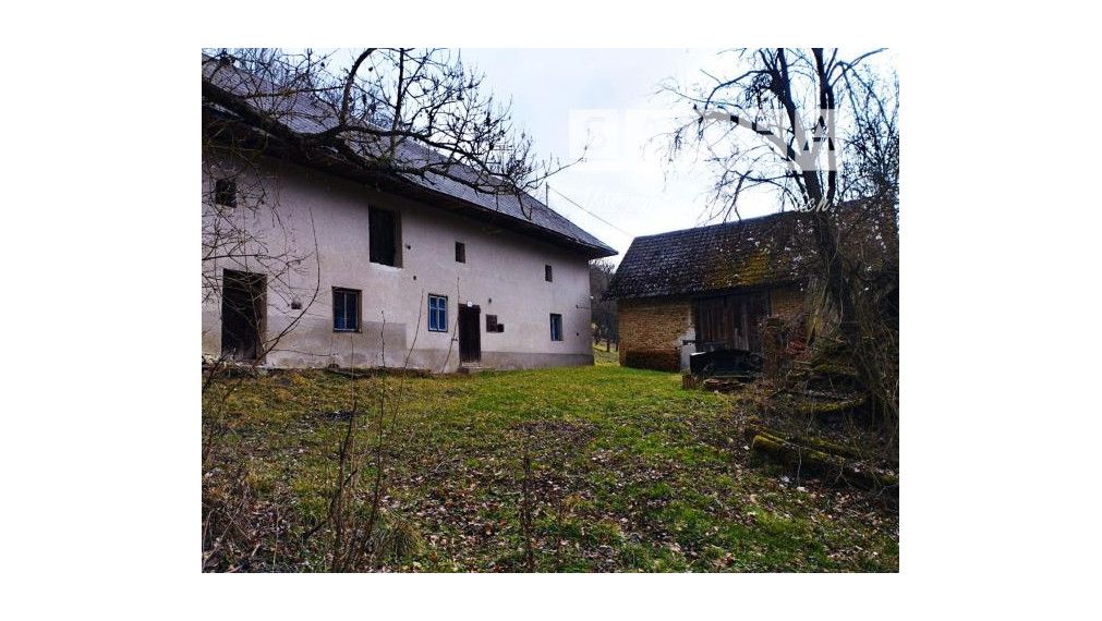 Pozemok s chalupou v obci Podkylava o výmere 8852m2.