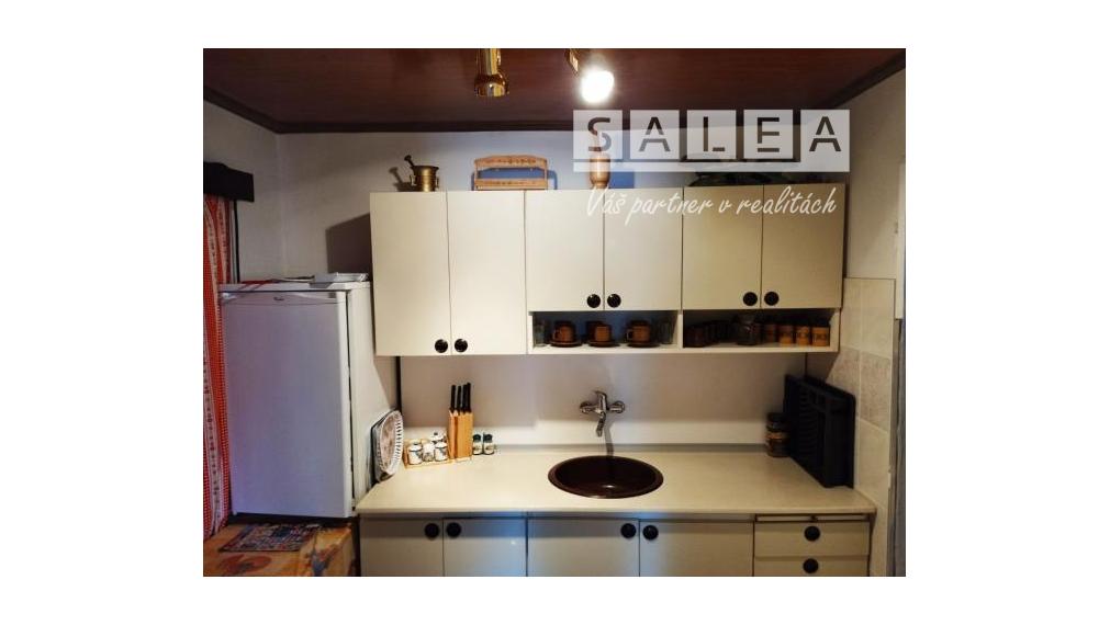 Pekná chata aj s pozemkom v obci Drietoma o výmere 250m2.