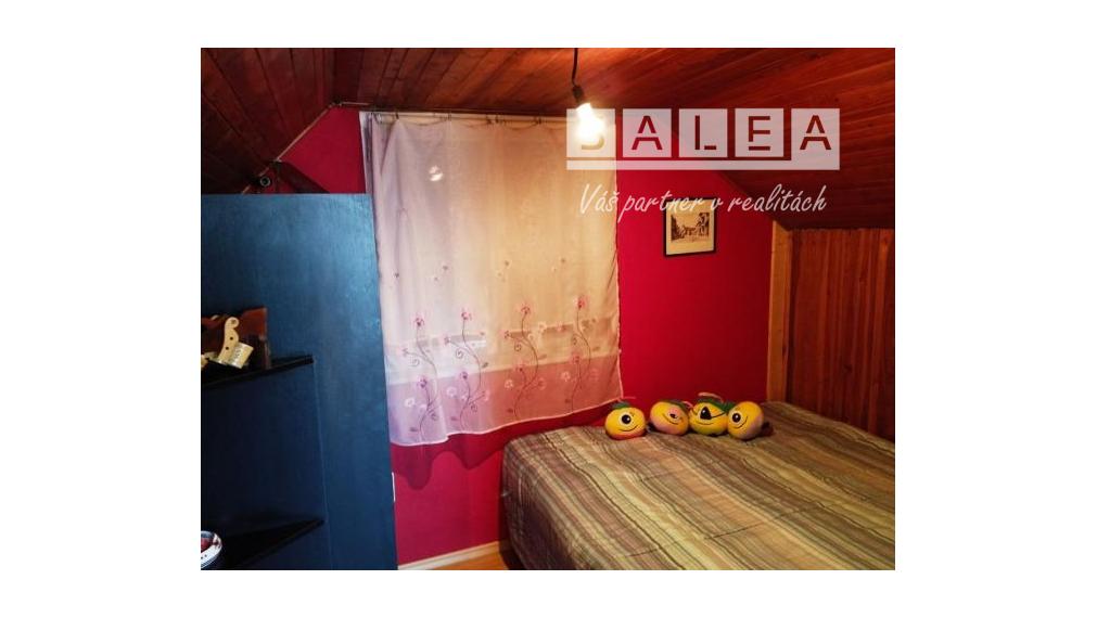 Pekná chata aj s pozemkom v obci Drietoma o výmere 250m2.