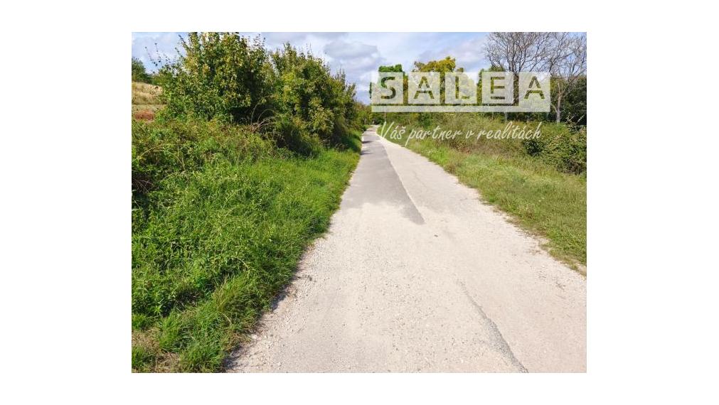 Stavebný pozemok v meste Vrbové o výmere 700m2.