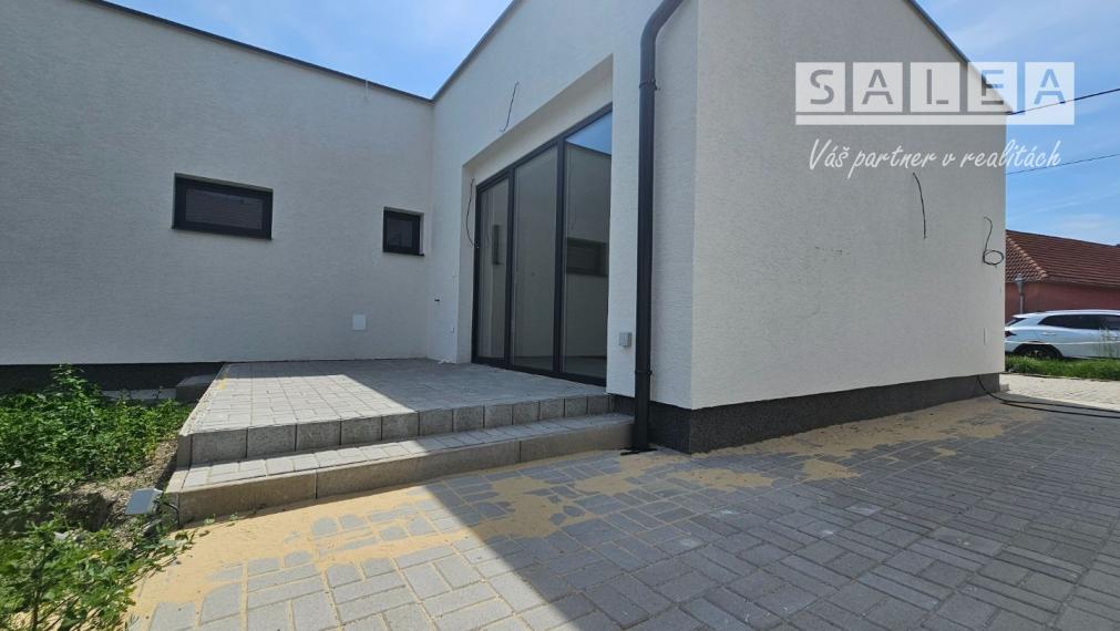 Moderný 4-izbový dom 112 m2 na pozemku 392m2 – Horné Saliby