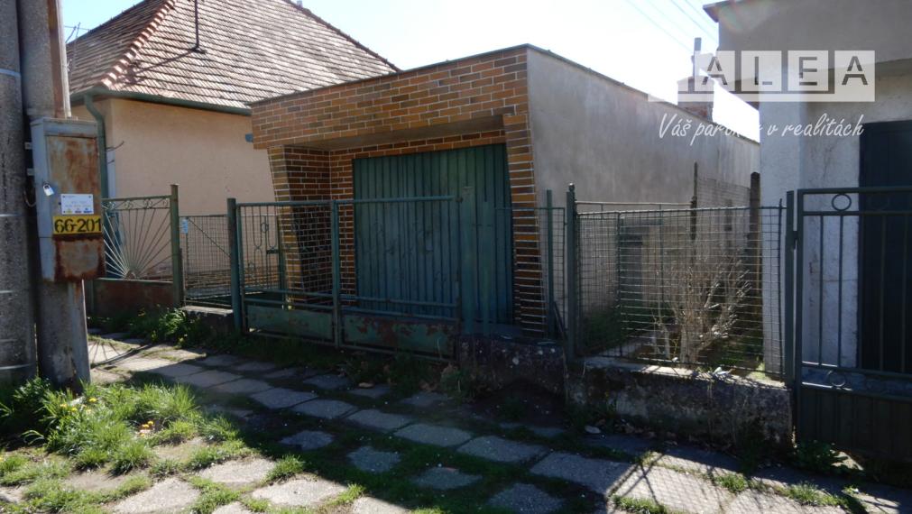 Rodinný dom, garáž, letná kuchyňa, 110 m2, Šahy, okr. Levice