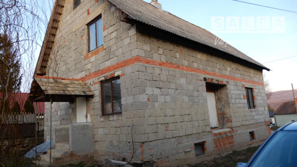 Slnečné dva domy na jednom pozemku,  130 m2, garáž, Kozárovce, okr. Levice