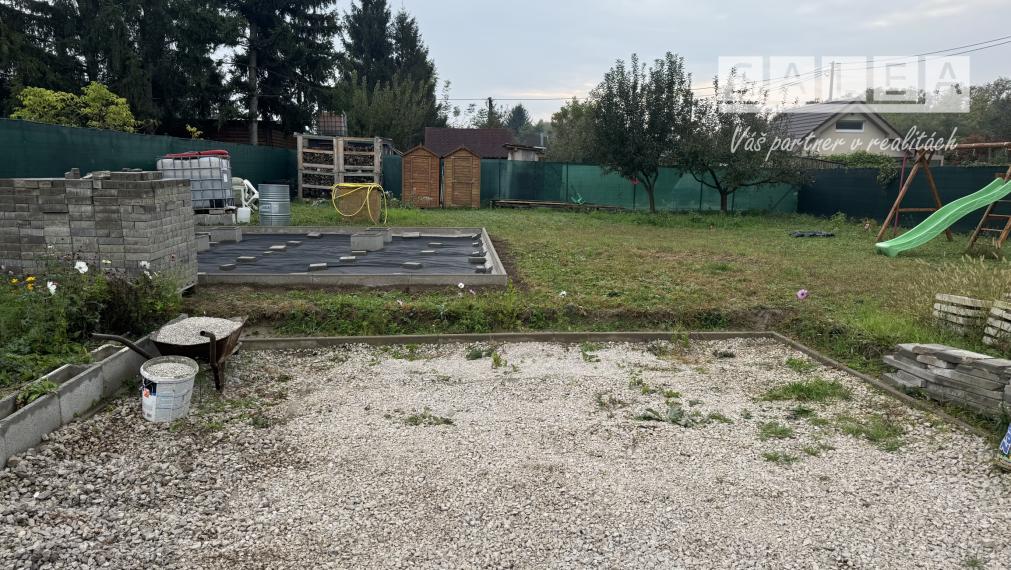 Dvojzáhrada v Kráľovej nad Váhom pri Váhu o výmere 523 m2 EXKLUZÍVNE