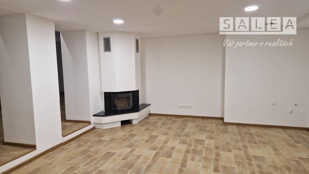 Prenájom pre pestrú ponuku služieb pešia zóna Šaľa 200 m2 alebo po miestnostiach