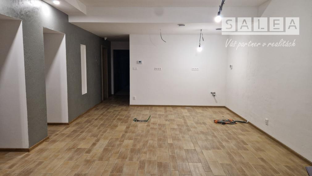 Prenájom pre pestrú ponuku služieb pešia zóna Šaľa 200 m2 alebo po miestnostiach