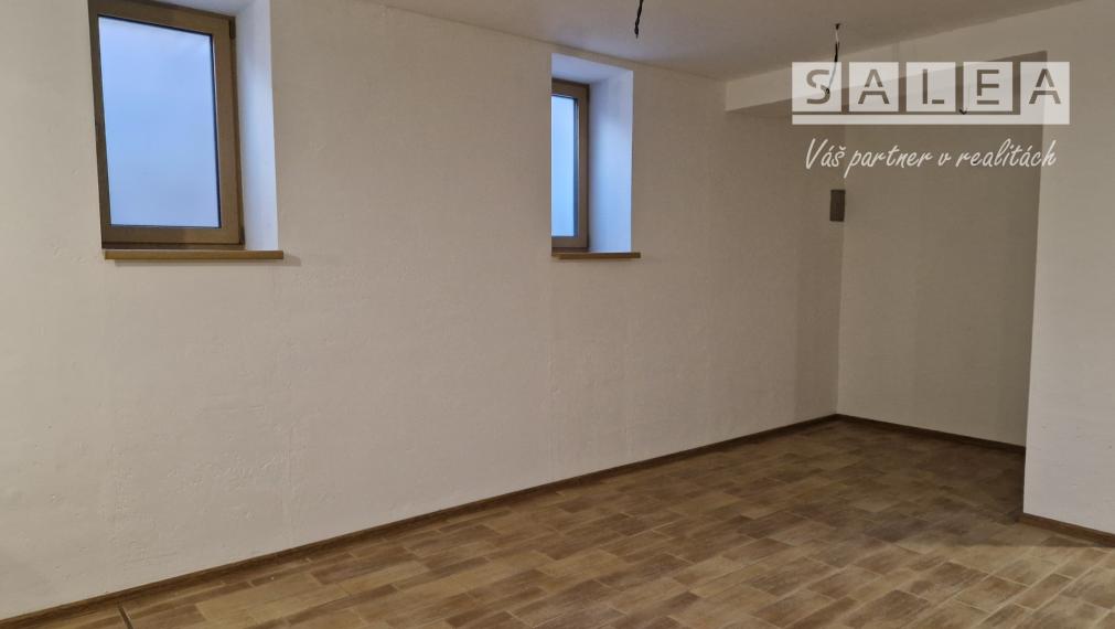 Prenájom pre pestrú ponuku služieb pešia zóna Šaľa 200 m2 alebo po miestnostiach