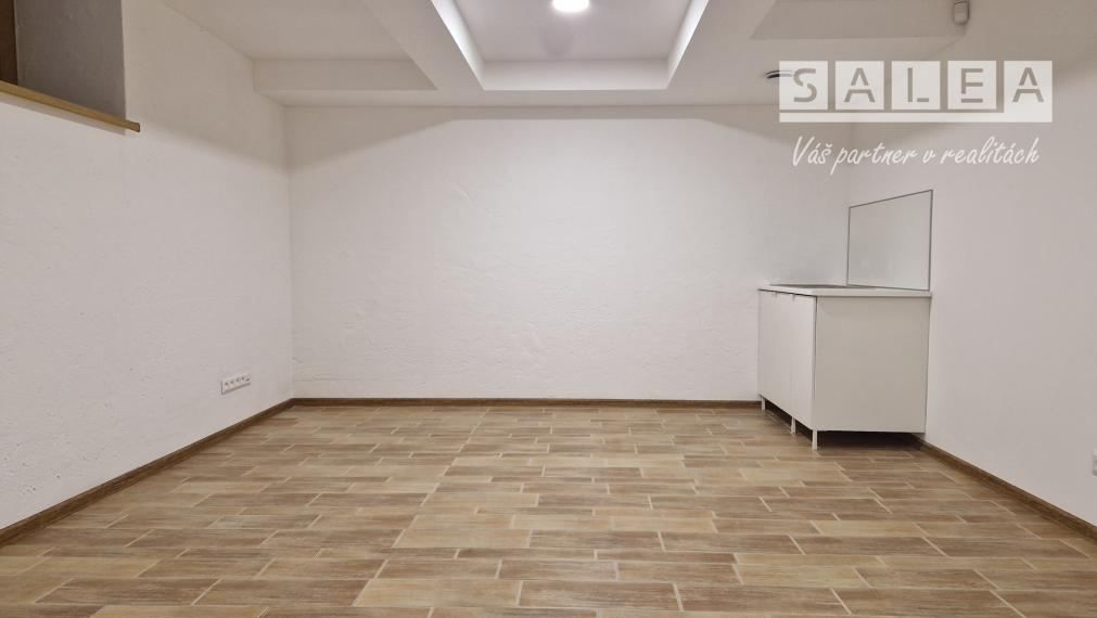 Prenájom pre pestrú ponuku služieb pešia zóna Šaľa 200 m2 alebo po miestnostiach