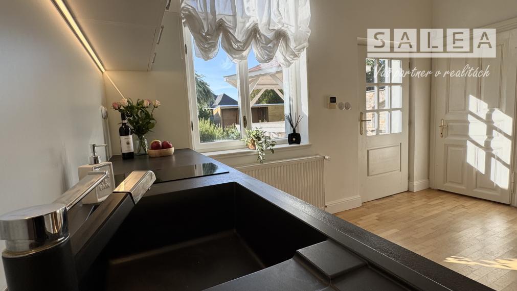 3 izbový rodinný dom s veľkorysým pozemkom 943 m2 v Šali po kompletnej krásnej rekonštrukcii