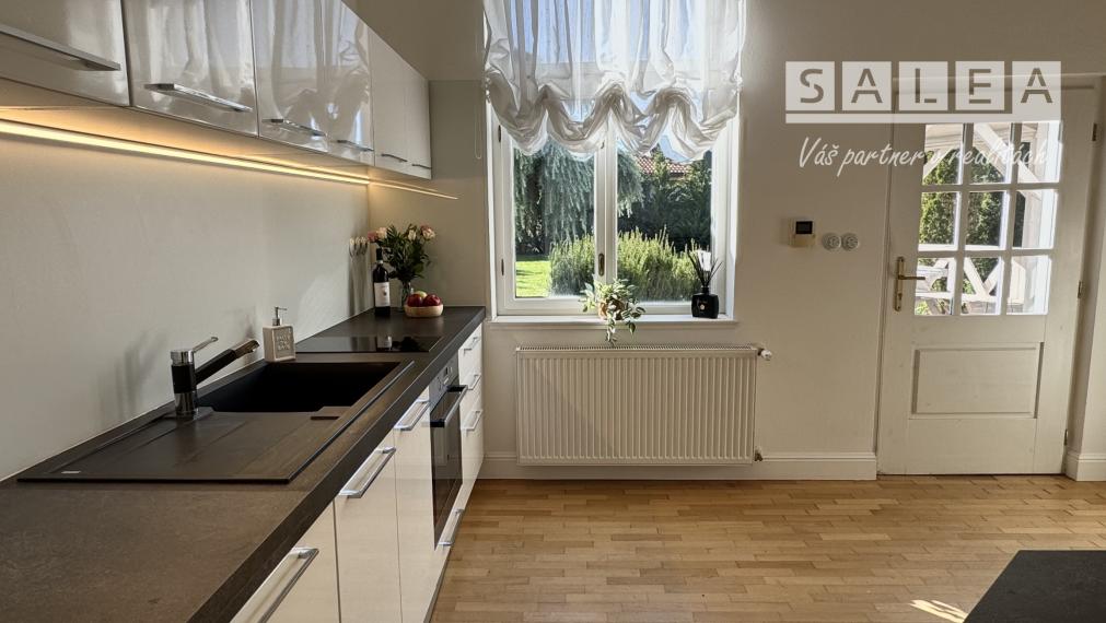 3 izbový rodinný dom s veľkorysým pozemkom 943 m2 v Šali po kompletnej krásnej rekonštrukcii