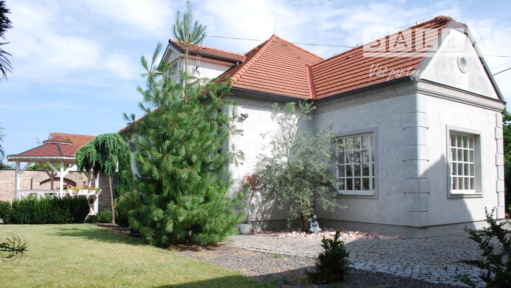 3 izbový rodinný dom s veľkorysým pozemkom 943 m2 v Šali po kompletnej krásnej rekonštrukcii