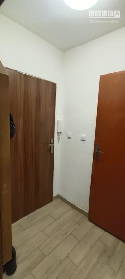 PRIEVIDZA-1 IZBOVÝ BYT 35M2- PO REKONŠTRUKCII -TOP LOKALITA