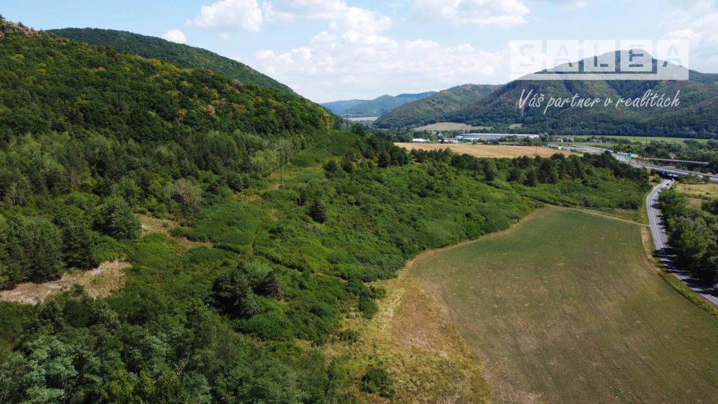 Pozemok o výmere 1267 m2 v extraviláne Žiar nad Hronom
