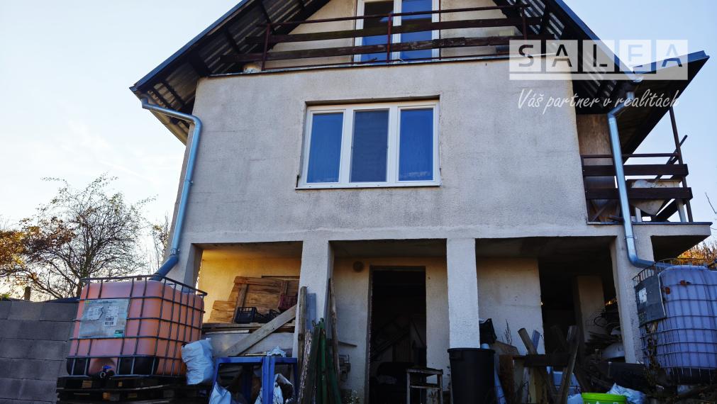 Záhradná chata s pozemkom v meste Vrbové o výmere 400m2.