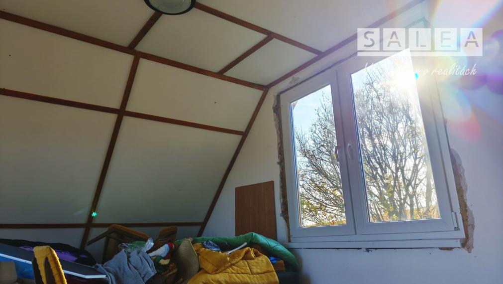 Záhradná chata s pozemkom v meste Vrbové o výmere 400m2.