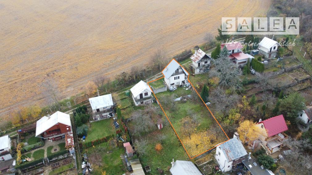 Záhradná chata s pozemkom v meste Vrbové o výmere 400m2.