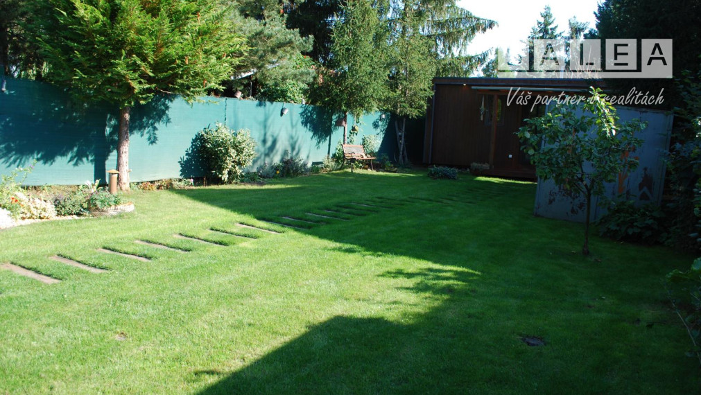 Krásna záhrada s chatkou v Kráľovej nad Váhom EXKLUZÍVNE