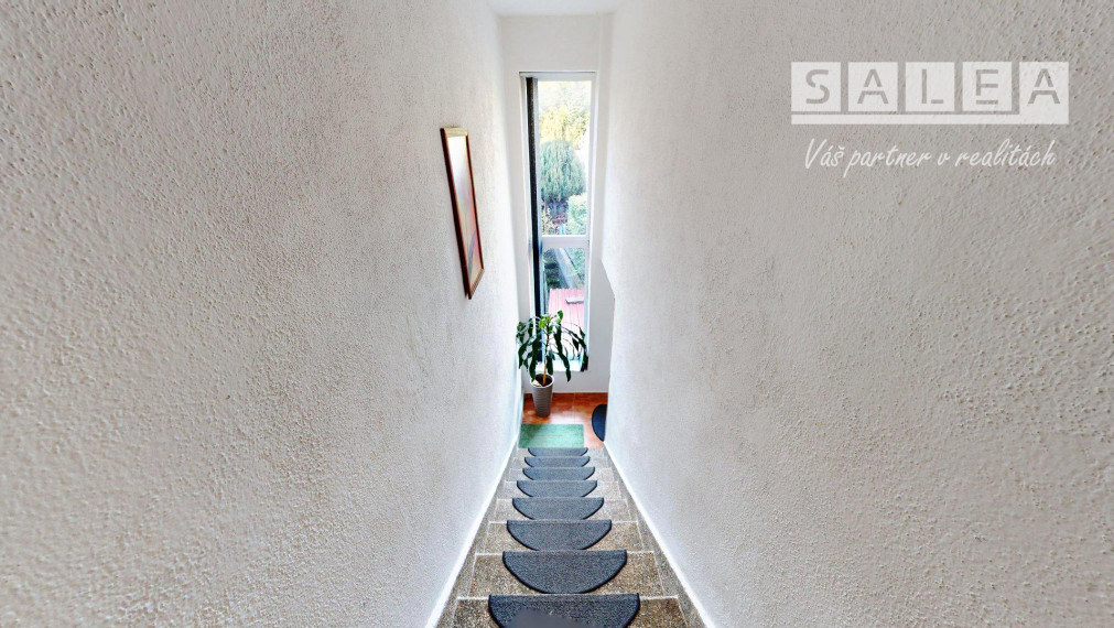 Trojpodlažný RD s veľkou záhradou v Moldave nad Bodvou