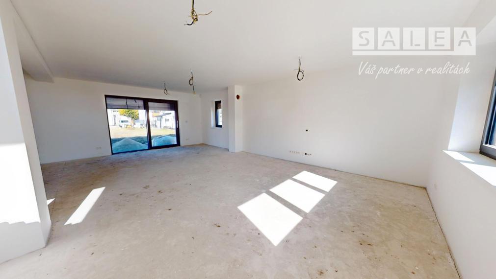 Exkluzívny poschodový dom v lukratívnej lokalite v Čunove, 286 m2, slnečný pozemok 571 m2