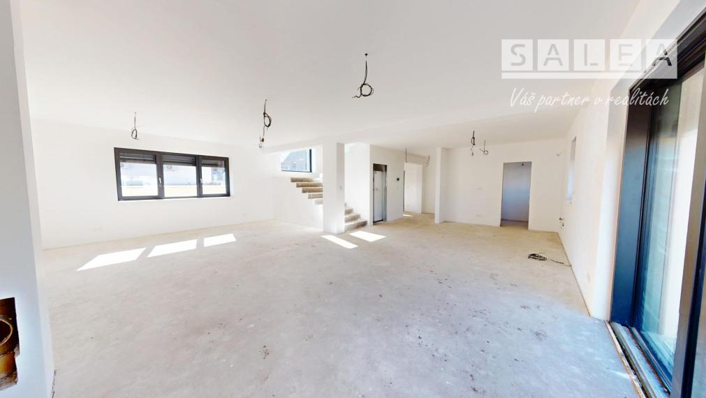 Exkluzívny poschodový dom v lukratívnej lokalite v Čunove, 286 m2, slnečný pozemok 571 m2