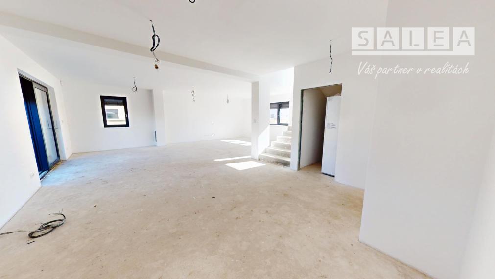 Exkluzívny poschodový dom v lukratívnej lokalite v Čunove, 286 m2, slnečný pozemok 571 m2