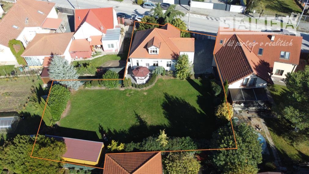 3 izbový rodinný dom s veľkorysým pozemkom 943 m2 v Šali po kompletnej krásnej rekonštrukcii