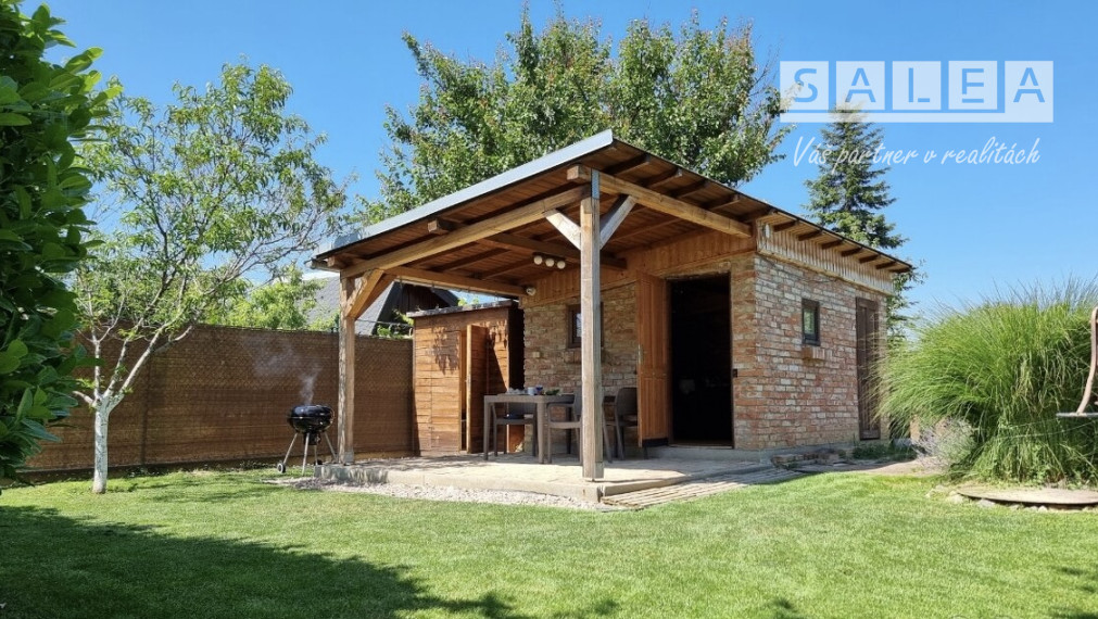 Krásna záhrada v Šali 305 m2 s chatkou pri futbalovom štadióne