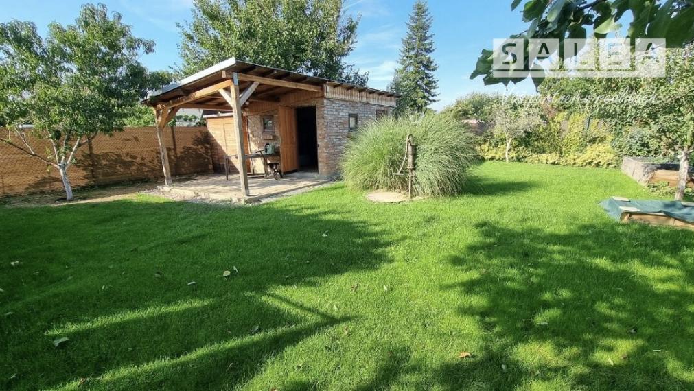 Krásna záhrada v Šali 305 m2 s chatkou pri futbalovom štadióne