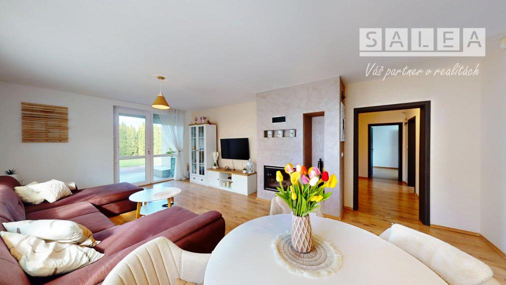 Zánovný 4i-rodinný dom a garáž na pozemku 1087m2 Tomášikovo