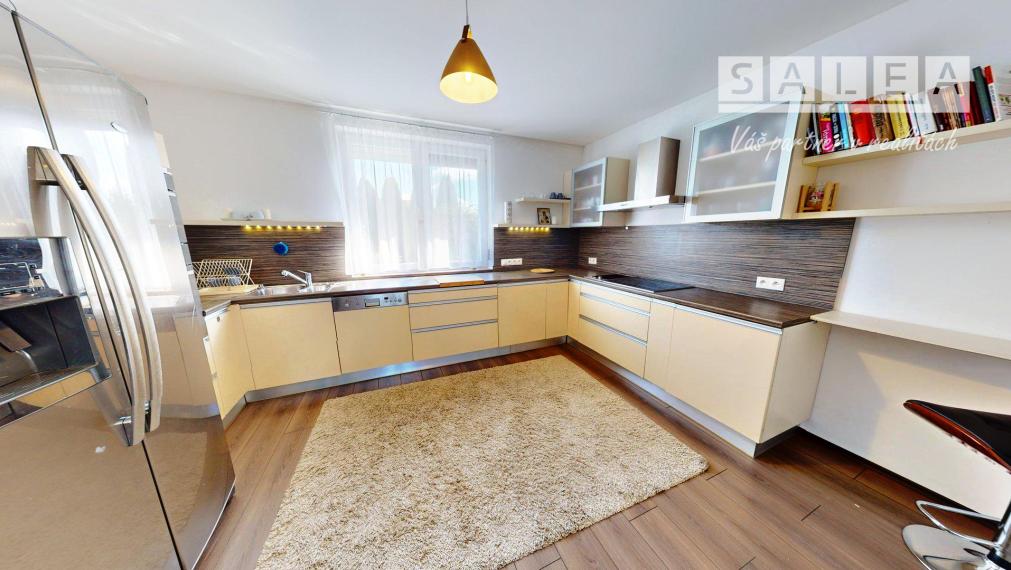 Zánovný 4i-rodinný dom a garáž na pozemku 1087m2 Tomášikovo