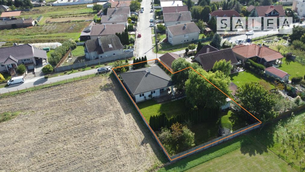 Zánovný 4i-rodinný dom a garáž na pozemku 1087m2 Tomášikovo