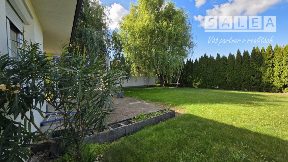 Zánovný 4i-rodinný dom a garáž na pozemku 1087m2 Tomášikovo