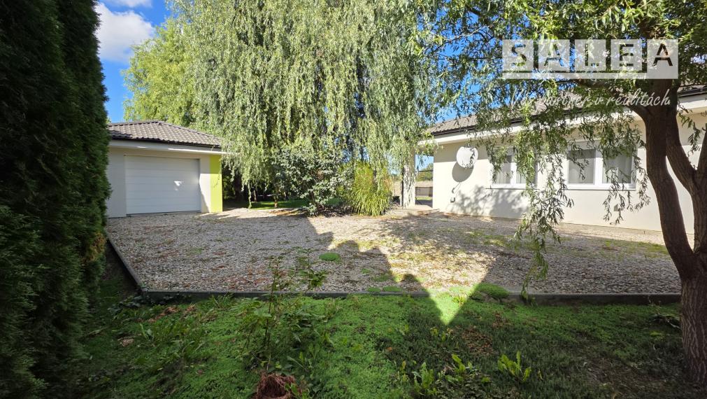 Zánovný 4i-rodinný dom a garáž na pozemku 1087m2 Tomášikovo