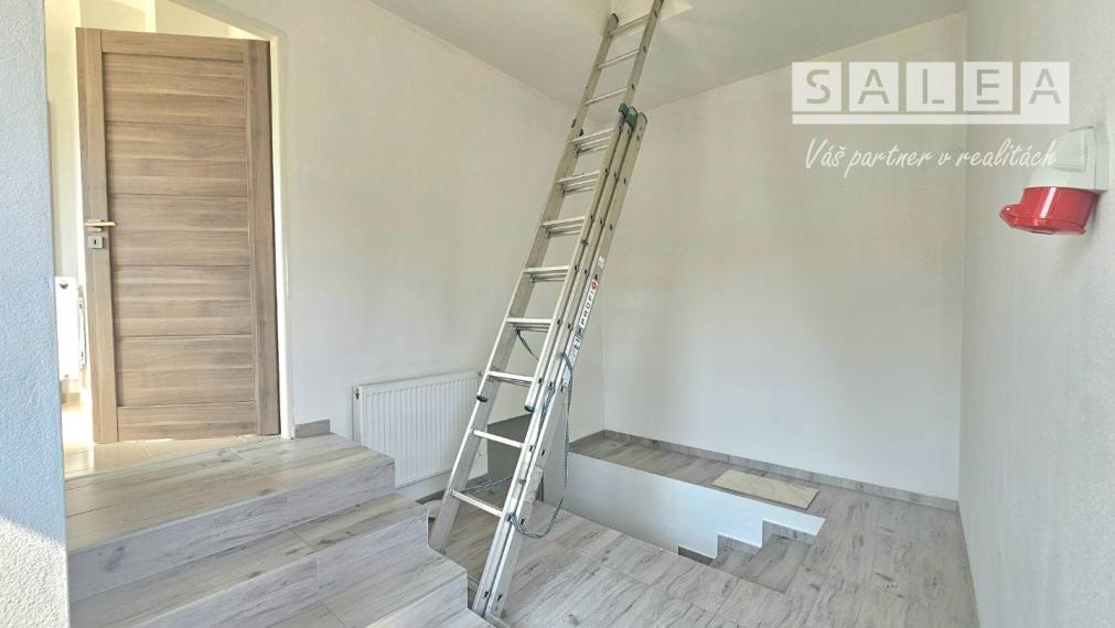 Krásny 4i Rodinný dom 166m2 ,na pozemku 1315m2 Vozokany.